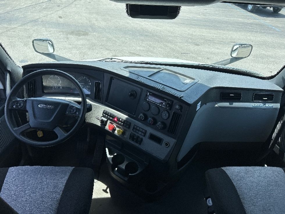 Sleeper Tractor-Heavy Duty Tractors-Freightliner-2022-T11664ST-La Porte-IN-464,134\n\t\tmiles-$ 73,750 - Image 12