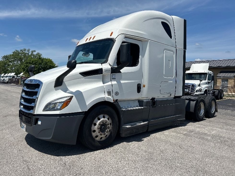 Sleeper Tractor-Heavy Duty Tractors-Freightliner-2022-T11664ST-La Porte-IN-464,134\n\t\tmiles-$ 73,750 - Image 3