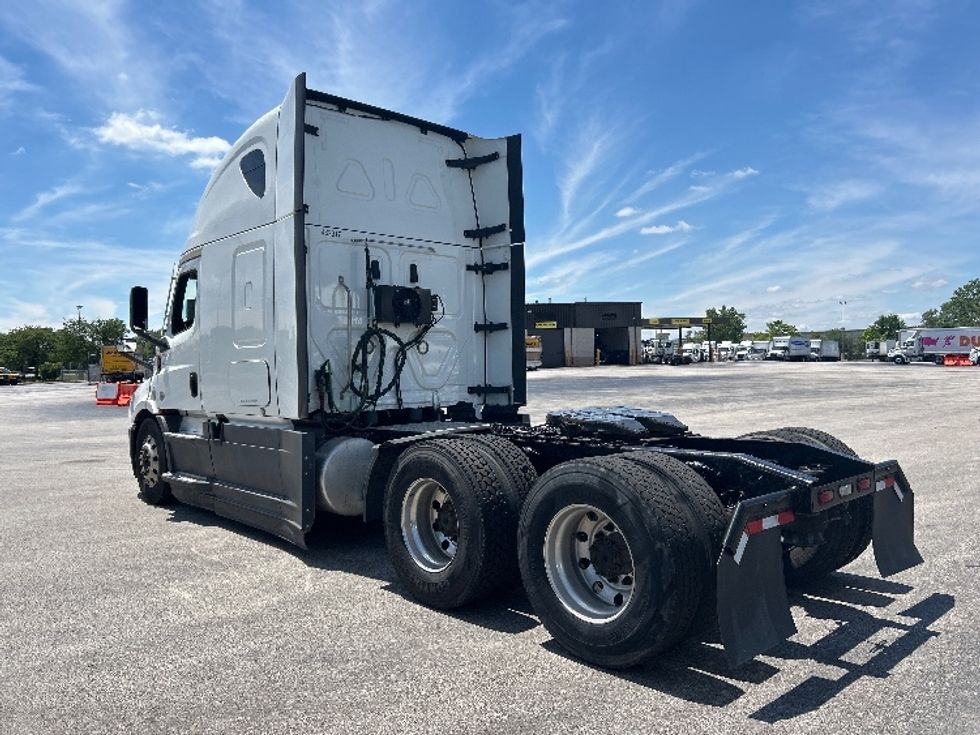 Sleeper Tractor-Heavy Duty Tractors-Freightliner-2022-T11664ST-La Porte-IN-464,134\n\t\tmiles-$ 73,750 - Image 5