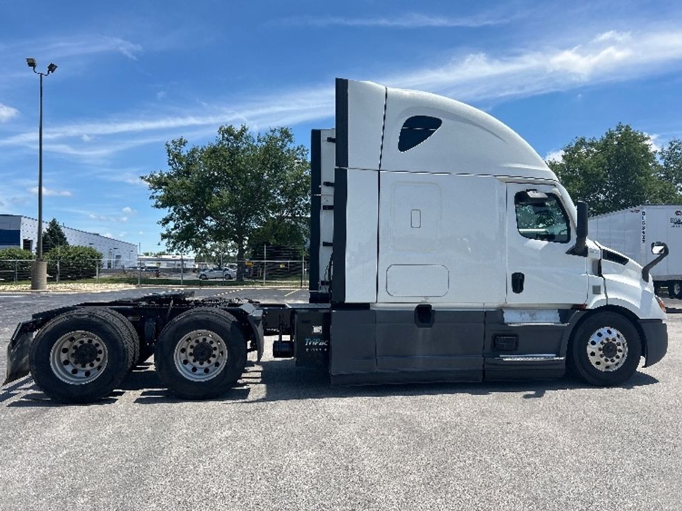 Sleeper Tractor-Heavy Duty Tractors-Freightliner-2022-T11664ST-La Porte-IN-464,134\n\t\tmiles-$ 73,750 - Image 8