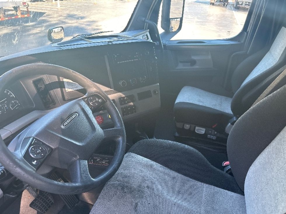 Sleeper Tractor-Heavy Duty Tractors-Freightliner-2022-T11664ST-Louisville-KY-472,889\n\t\tmiles-$ 66,250 - Image 10