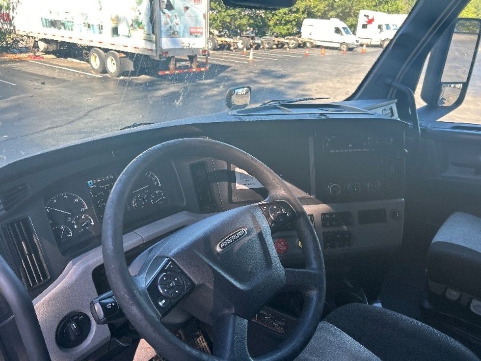 Sleeper Tractor-Heavy Duty Tractors-Freightliner-2022-T11664ST-Louisville-KY-472,889\n\t\tmiles-$ 66,250 - Image 11