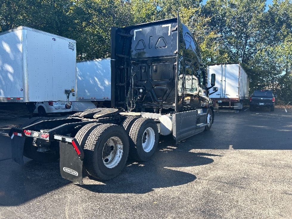 Sleeper Tractor-Heavy Duty Tractors-Freightliner-2022-T11664ST-Louisville-KY-472,889\n\t\tmiles-$ 66,250 - Image 7