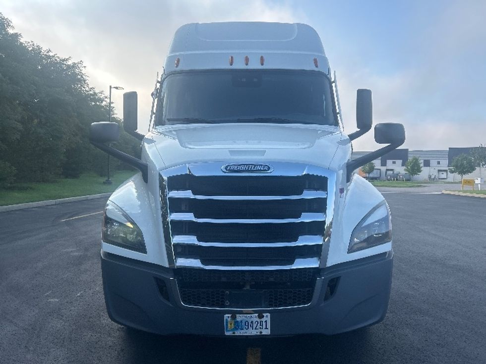 Sleeper Tractor-Heavy Duty Tractors-Freightliner-2022-T12664ST-Akron-OH-373,541\n\t\tmiles-$ 93,750 - Image 2