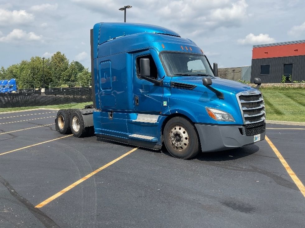 Sleeper Tractor-Heavy Duty Tractors-Freightliner-2022-T12664ST-Akron-OH-418,017\n\t\tmiles-$ 90,250 - Image 1