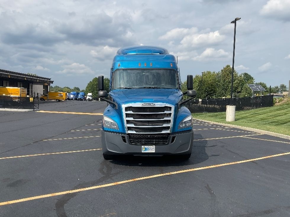 Sleeper Tractor-Heavy Duty Tractors-Freightliner-2022-T12664ST-Akron-OH-418,017\n\t\tmiles-$ 90,250 - Image 2