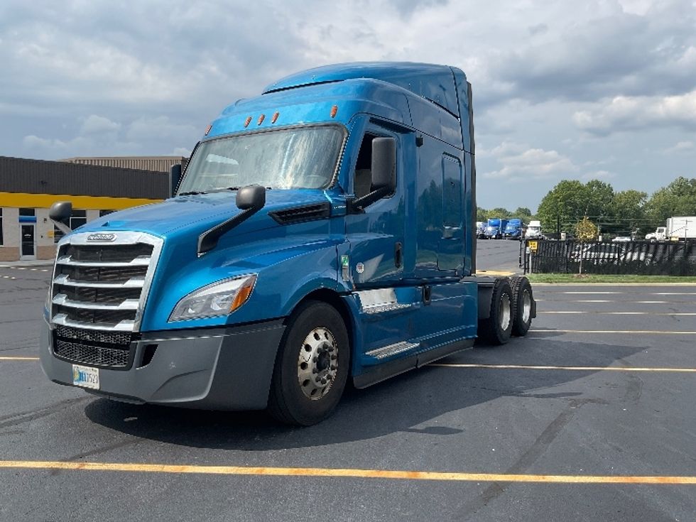Sleeper Tractor-Heavy Duty Tractors-Freightliner-2022-T12664ST-Akron-OH-418,017\n\t\tmiles-$ 90,250 - Image 3