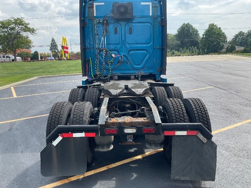 Sleeper Tractor-Heavy Duty Tractors-Freightliner-2022-T12664ST-Akron-OH-418,017\n\t\tmiles-$ 90,250 - Image 6