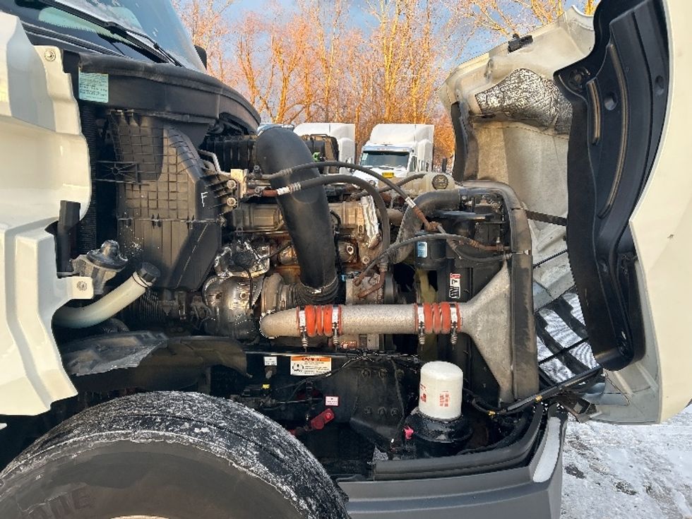 Sleeper Tractor-Heavy Duty Tractors-Freightliner-2022-T12664ST-Akron-OH-465,005\n\t\tmiles-$ 71,750 - Image 20