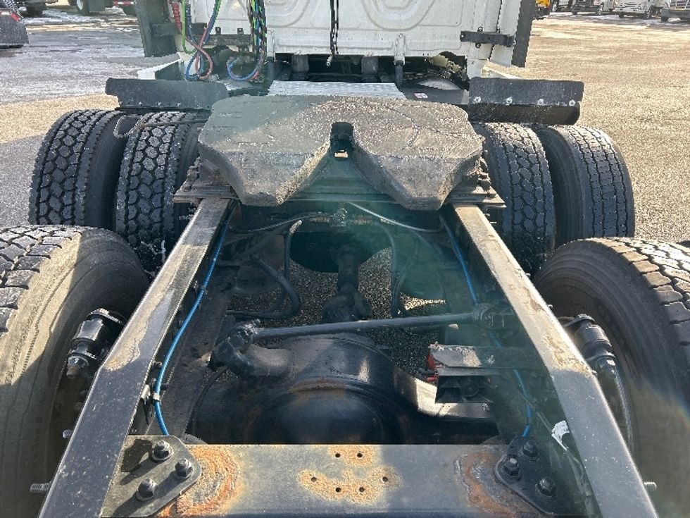 Sleeper Tractor-Heavy Duty Tractors-Freightliner-2022-T12664ST-Akron-OH-465,005\n\t\tmiles-$ 71,750 - Image 6