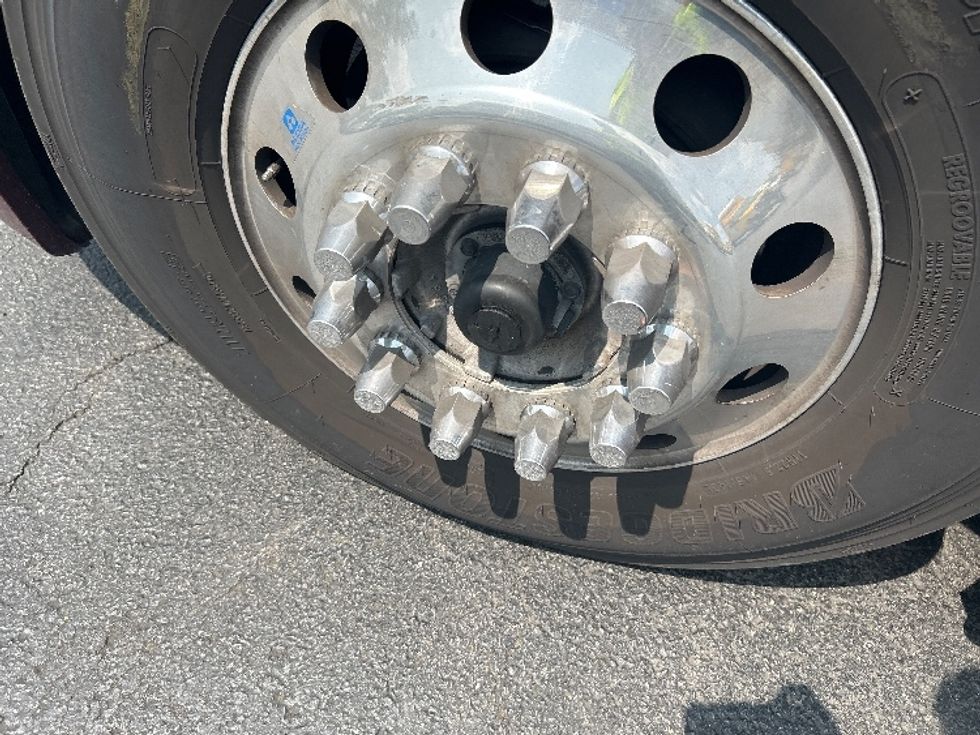 Sleeper Tractor-Heavy Duty Tractors-Freightliner-2022-T12664ST-Akron-OH-466,472\n\t\tmiles-$ 71,250 - Image 22