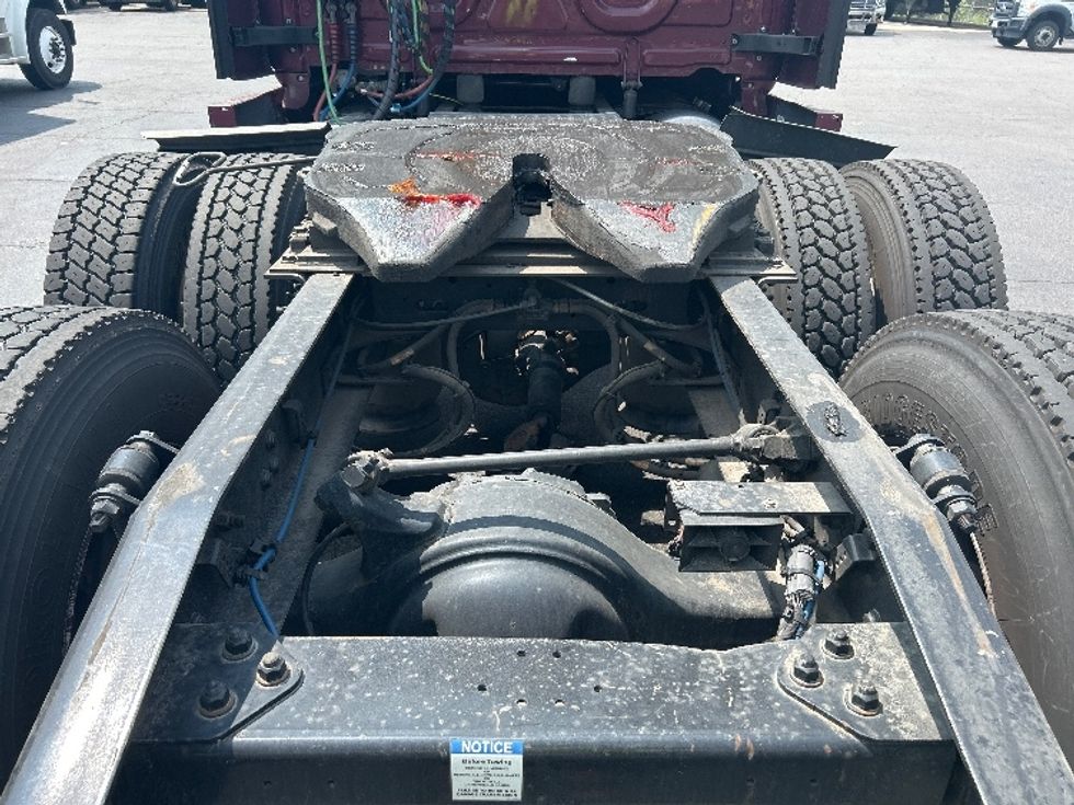 Sleeper Tractor-Heavy Duty Tractors-Freightliner-2022-T12664ST-Akron-OH-466,472\n\t\tmiles-$ 71,250 - Image 6