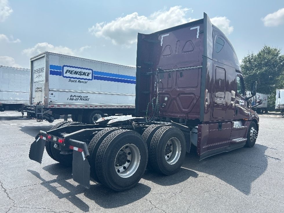Sleeper Tractor-Heavy Duty Tractors-Freightliner-2022-T12664ST-Akron-OH-466,472\n\t\tmiles-$ 71,250 - Image 7