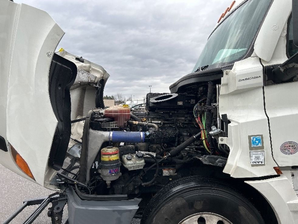 Sleeper Tractor-Heavy Duty Tractors-Freightliner-2022-T12664ST-Akron-OH-467,798\n\t\tmiles-$ 71,250 - Image 21