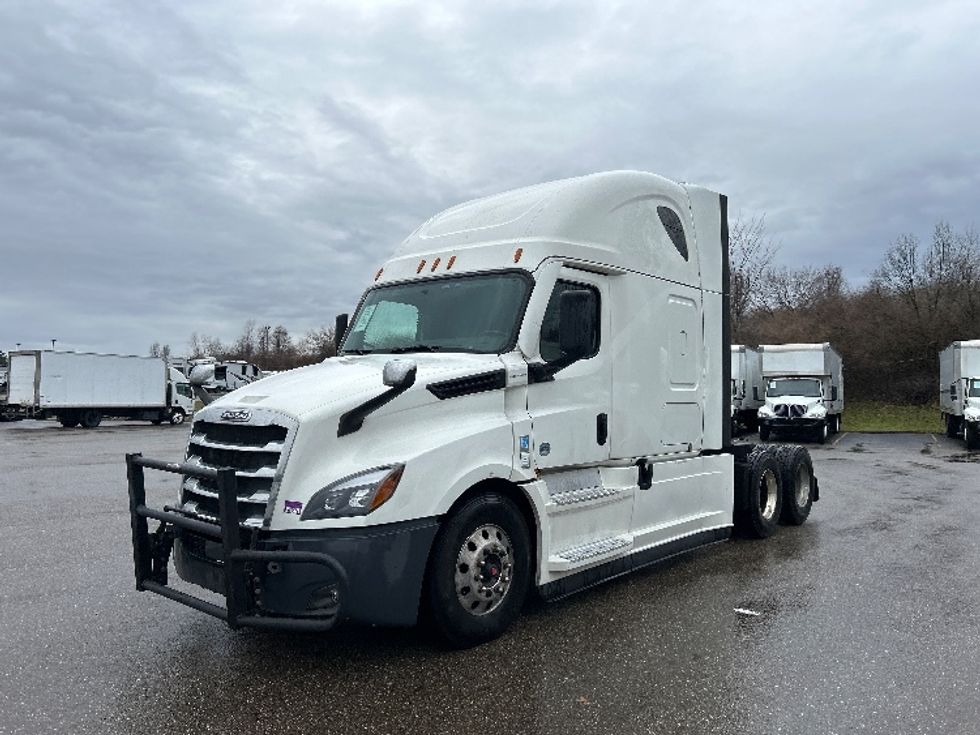 Sleeper Tractor-Heavy Duty Tractors-Freightliner-2022-T12664ST-Akron-OH-467,798\n\t\tmiles-$ 71,250 - Image 3