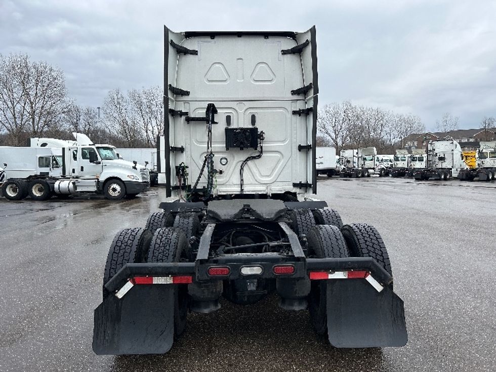 Sleeper Tractor-Heavy Duty Tractors-Freightliner-2022-T12664ST-Akron-OH-467,798\n\t\tmiles-$ 71,250 - Image 6