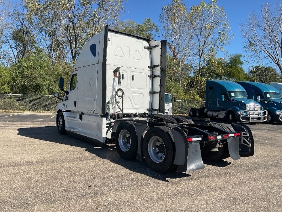 Sleeper Tractor-Heavy Duty Tractors-Freightliner-2022-T12664ST-Akron-OH-474,897\n\t\tmiles-$ 79,750 - Image 5