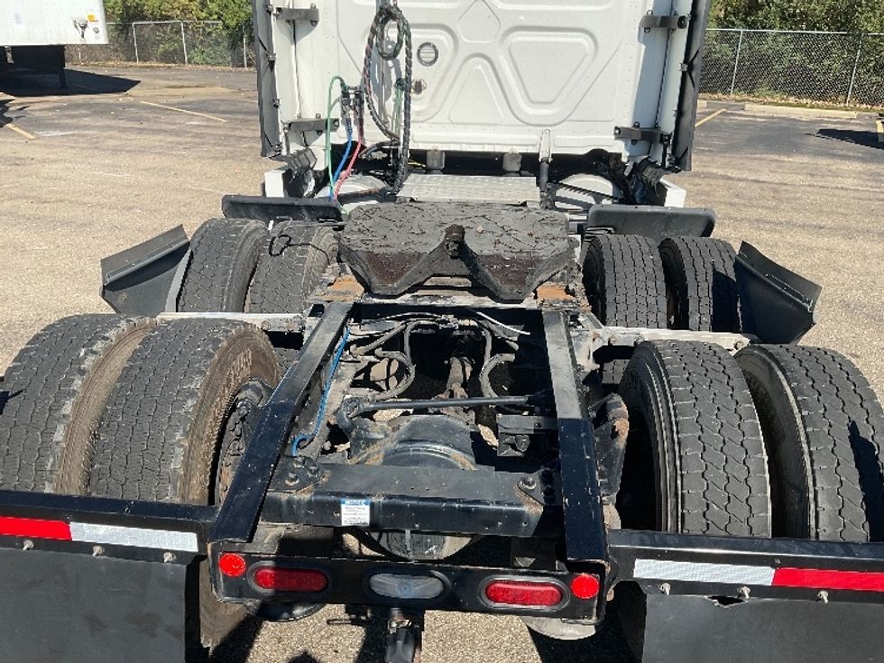 Sleeper Tractor-Heavy Duty Tractors-Freightliner-2022-T12664ST-Akron-OH-474,897\n\t\tmiles-$ 79,750 - Image 6