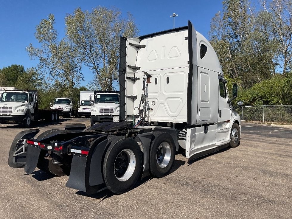 Sleeper Tractor-Heavy Duty Tractors-Freightliner-2022-T12664ST-Akron-OH-474,897\n\t\tmiles-$ 79,750 - Image 7