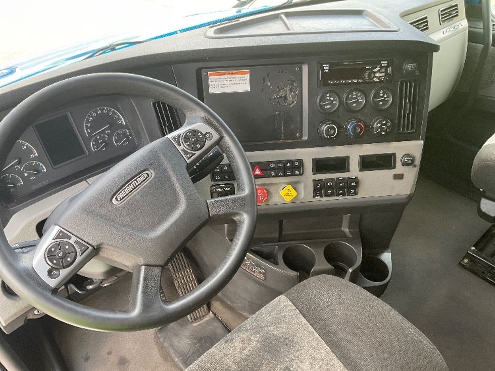 Sleeper Tractor-Heavy Duty Tractors-Freightliner-2022-T12664ST-Akron-OH-492,566\n\t\tmiles-$ 76,500 - Image 10