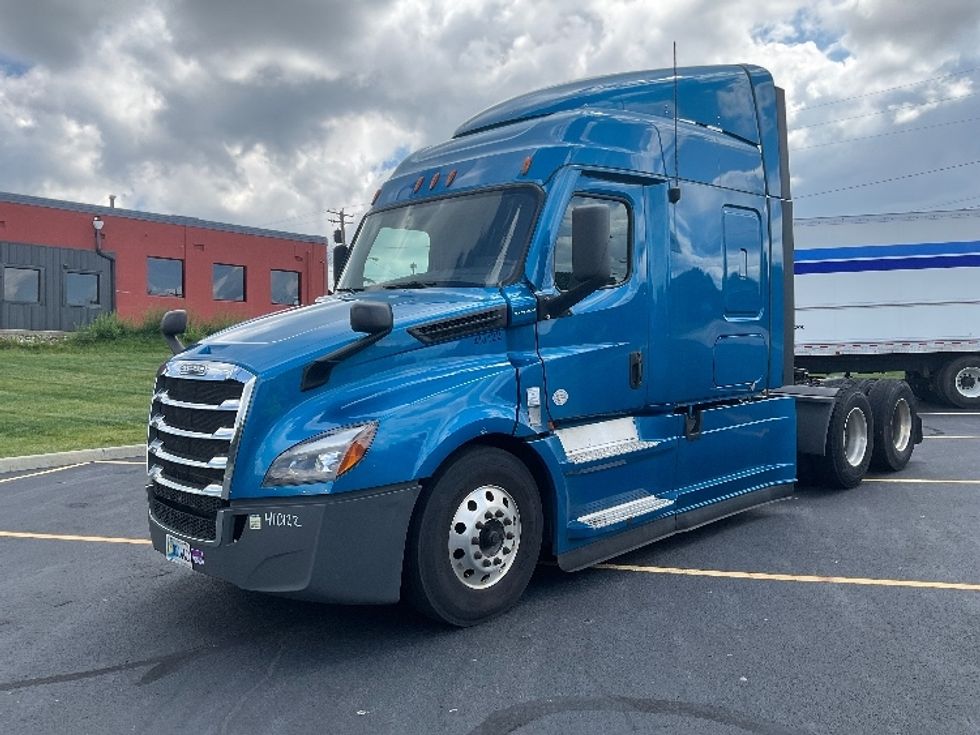 Sleeper Tractor-Heavy Duty Tractors-Freightliner-2022-T12664ST-Akron-OH-492,566\n\t\tmiles-$ 76,500 - Image 3