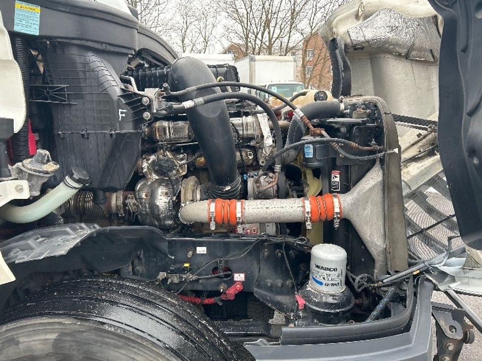 Sleeper Tractor-Heavy Duty Tractors-Freightliner-2022-T12664ST-Akron-OH-494,059\n\t\tmiles-$ 68,500 - Image 20