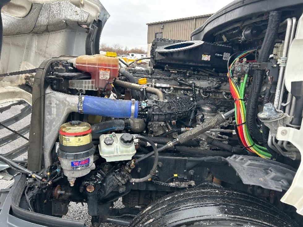 Sleeper Tractor-Heavy Duty Tractors-Freightliner-2022-T12664ST-Akron-OH-494,059\n\t\tmiles-$ 68,500 - Image 21