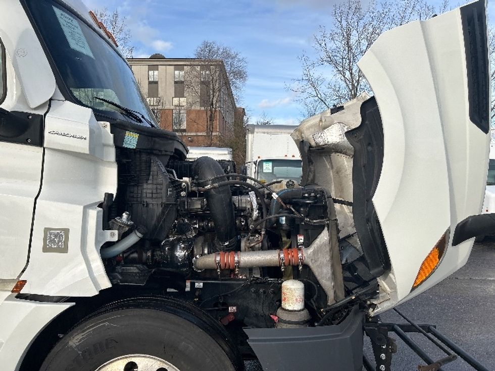 Sleeper Tractor-Heavy Duty Tractors-Freightliner-2022-T12664ST-Akron-OH-514,223\n\t\tmiles-$ 66,500 - Image 20