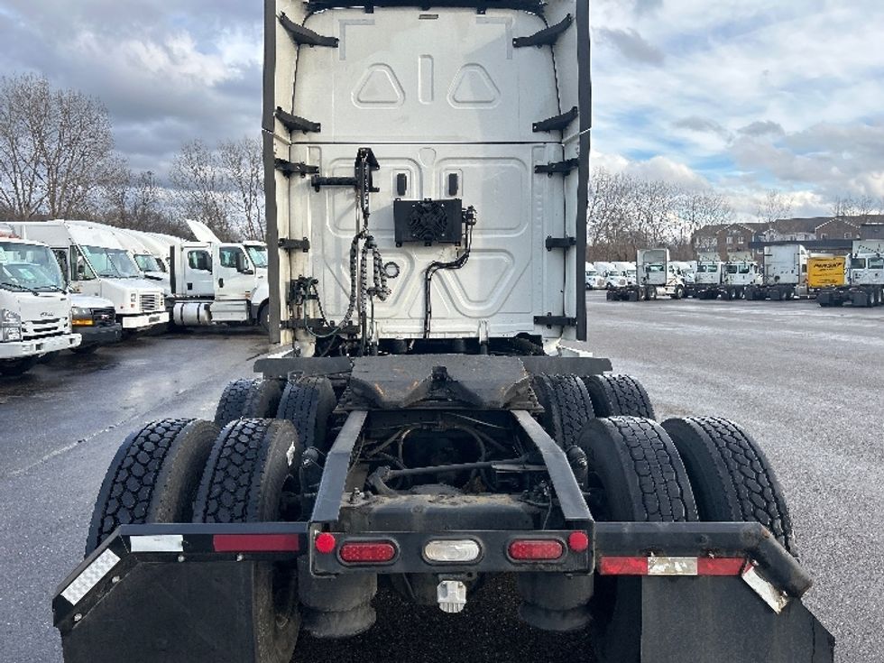 Sleeper Tractor-Heavy Duty Tractors-Freightliner-2022-T12664ST-Akron-OH-514,223\n\t\tmiles-$ 66,500 - Image 6