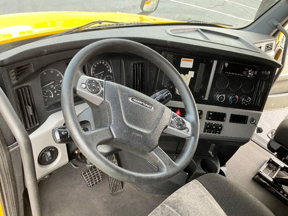 Sleeper Tractor-Heavy Duty Tractors-Freightliner-2022-T12664ST-Akron-OH-529,756\n\t\tmiles-$ 66,500 - Image 11