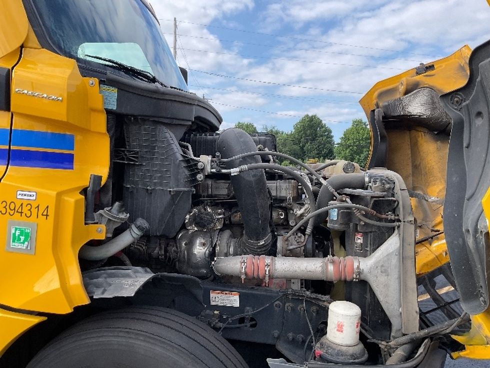 Sleeper Tractor-Heavy Duty Tractors-Freightliner-2022-T12664ST-Akron-OH-529,756\n\t\tmiles-$ 66,500 - Image 20
