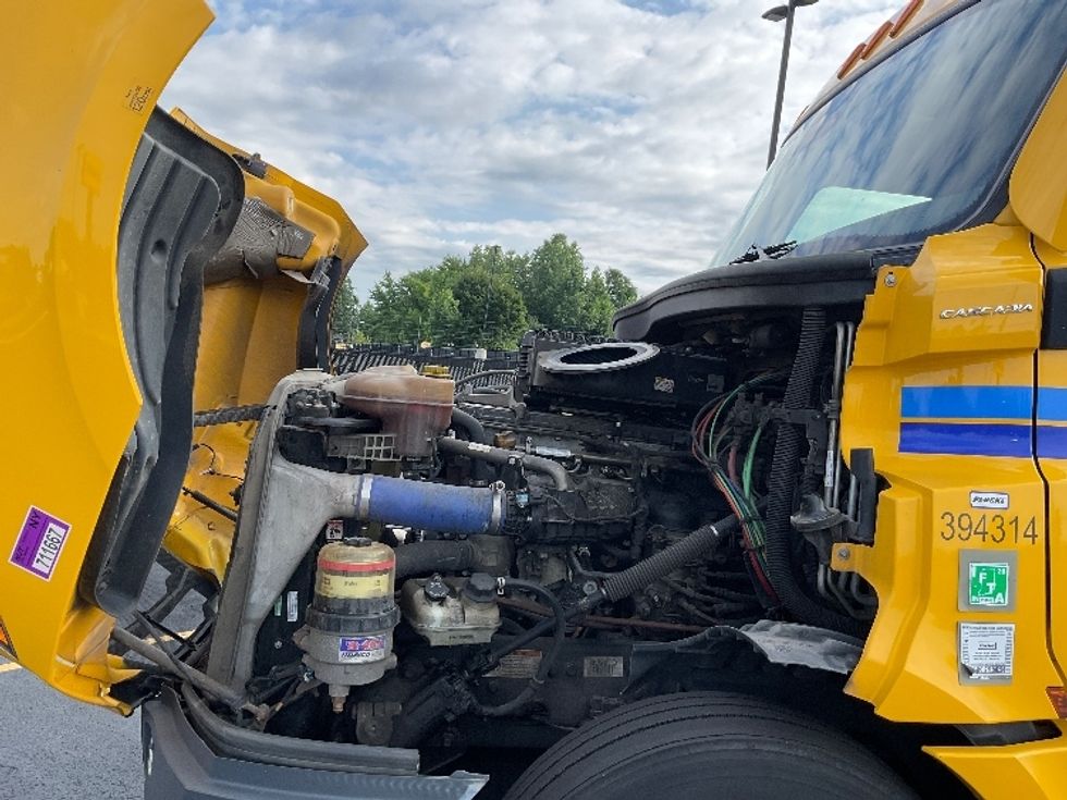 Sleeper Tractor-Heavy Duty Tractors-Freightliner-2022-T12664ST-Akron-OH-529,756\n\t\tmiles-$ 66,500 - Image 21
