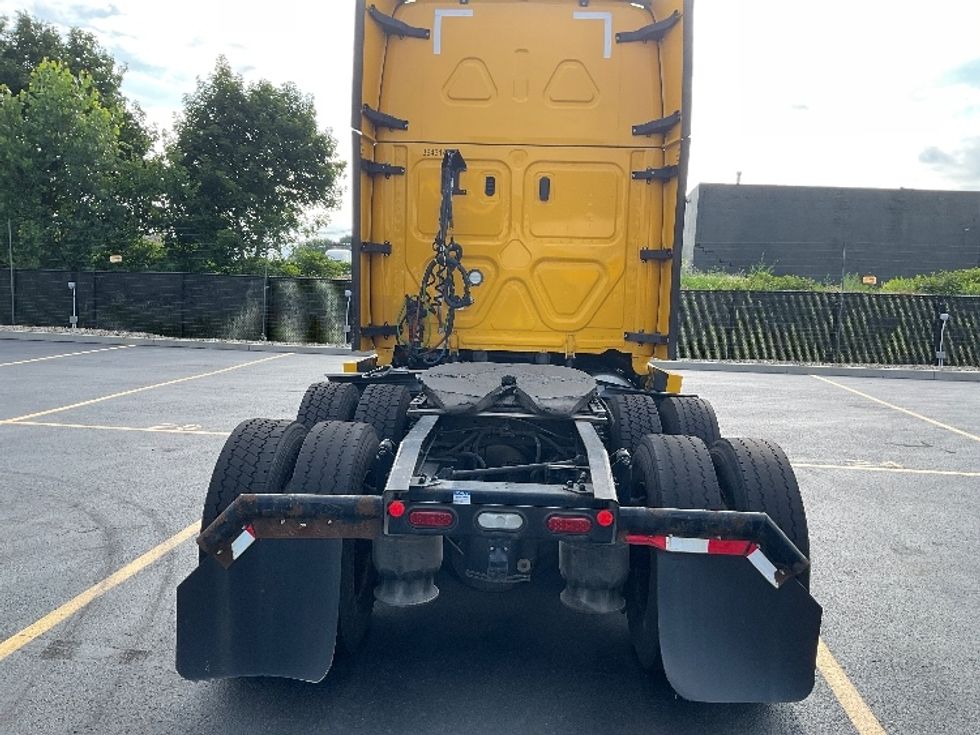 Sleeper Tractor-Heavy Duty Tractors-Freightliner-2022-T12664ST-Akron-OH-529,756\n\t\tmiles-$ 66,500 - Image 6