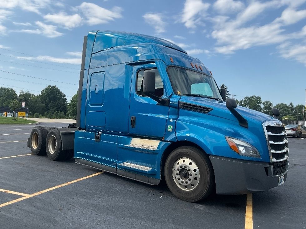 Sleeper Tractor-Heavy Duty Tractors-Freightliner-2022-T12664ST-Akron-OH-530,969\n\t\tmiles-$ 74,750 - Image 1