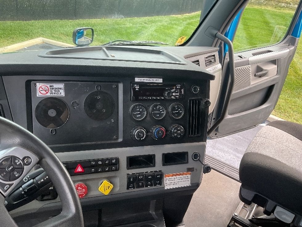 Sleeper Tractor-Heavy Duty Tractors-Freightliner-2022-T12664ST-Akron-OH-530,969\n\t\tmiles-$ 74,750 - Image 12