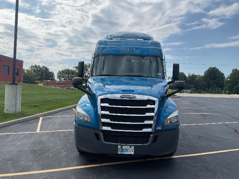 Sleeper Tractor-Heavy Duty Tractors-Freightliner-2022-T12664ST-Akron-OH-530,969\n\t\tmiles-$ 74,750 - Image 2