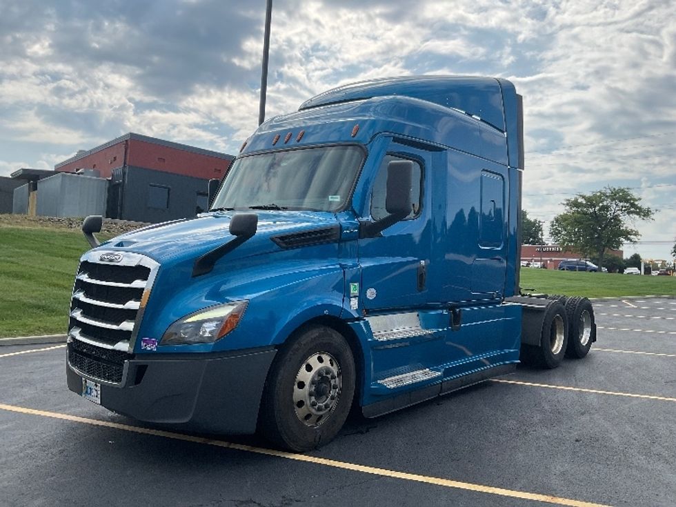 Sleeper Tractor-Heavy Duty Tractors-Freightliner-2022-T12664ST-Akron-OH-530,969\n\t\tmiles-$ 74,750 - Image 3