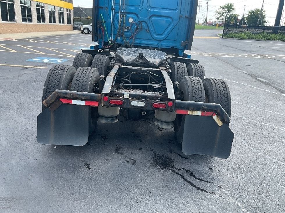 Sleeper Tractor-Heavy Duty Tractors-Freightliner-2022-T12664ST-Akron-OH-530,969\n\t\tmiles-$ 74,750 - Image 6