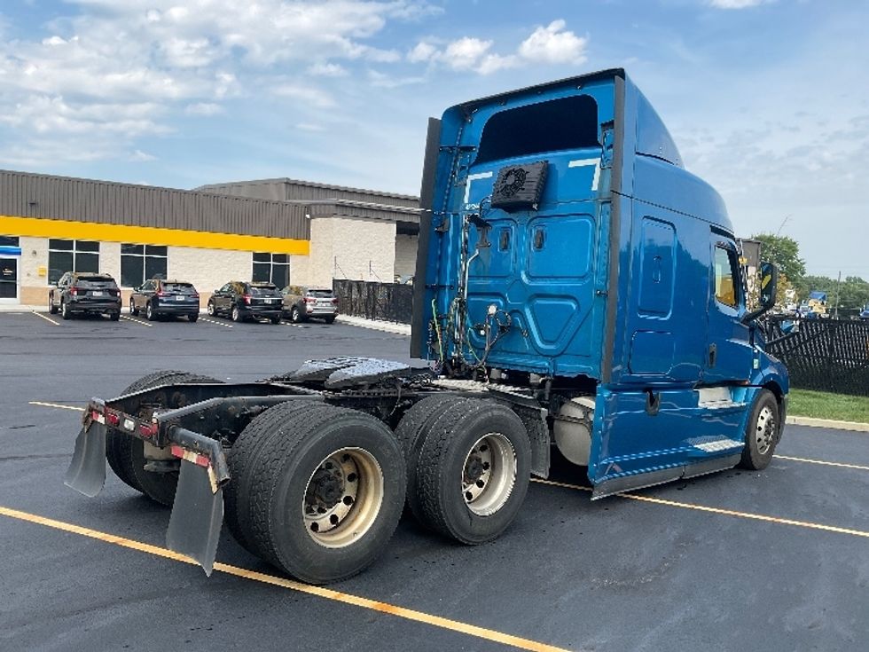 Sleeper Tractor-Heavy Duty Tractors-Freightliner-2022-T12664ST-Akron-OH-530,969\n\t\tmiles-$ 74,750 - Image 7