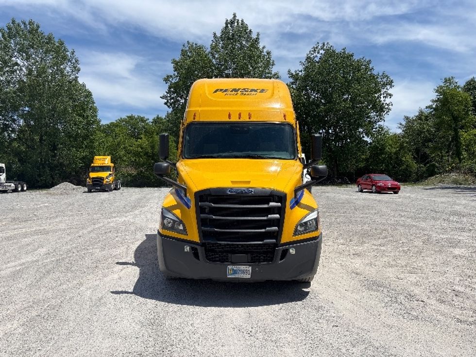 Sleeper Tractor-Heavy Duty Tractors-Freightliner-2022-T12664ST-Akron-OH-535,329\n\t\tmiles-$ 62,250 - Image 2