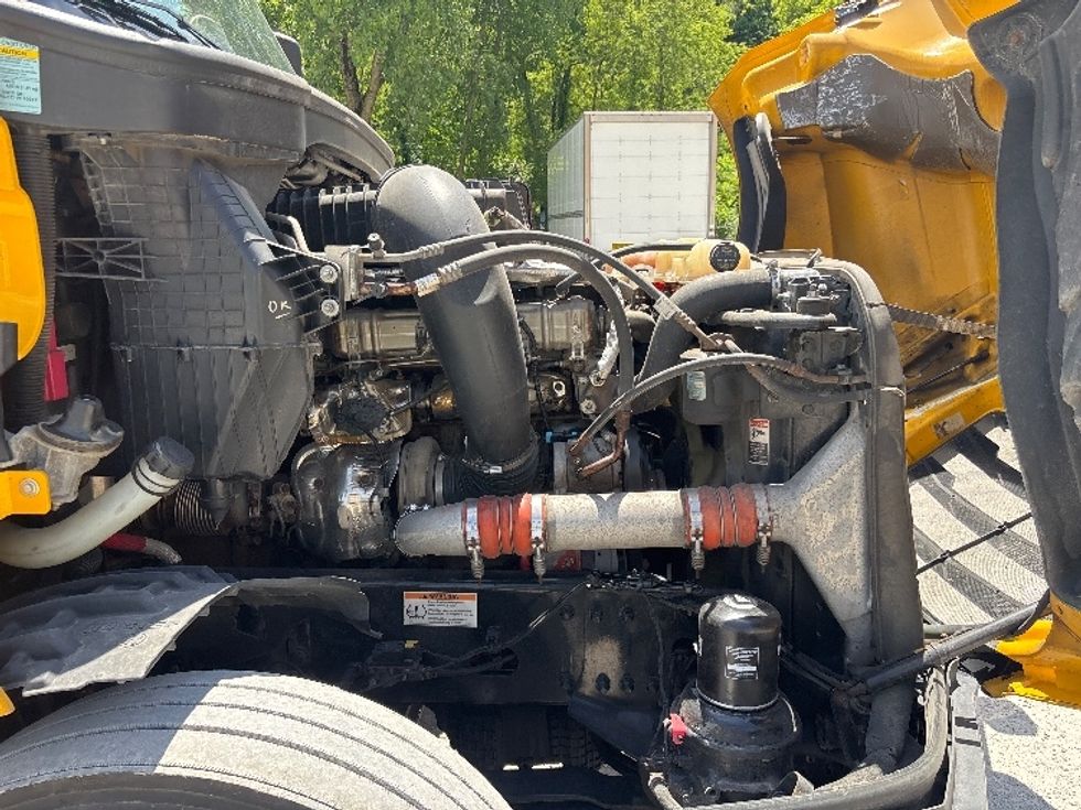 Sleeper Tractor-Heavy Duty Tractors-Freightliner-2022-T12664ST-Akron-OH-535,329\n\t\tmiles-$ 62,250 - Image 20