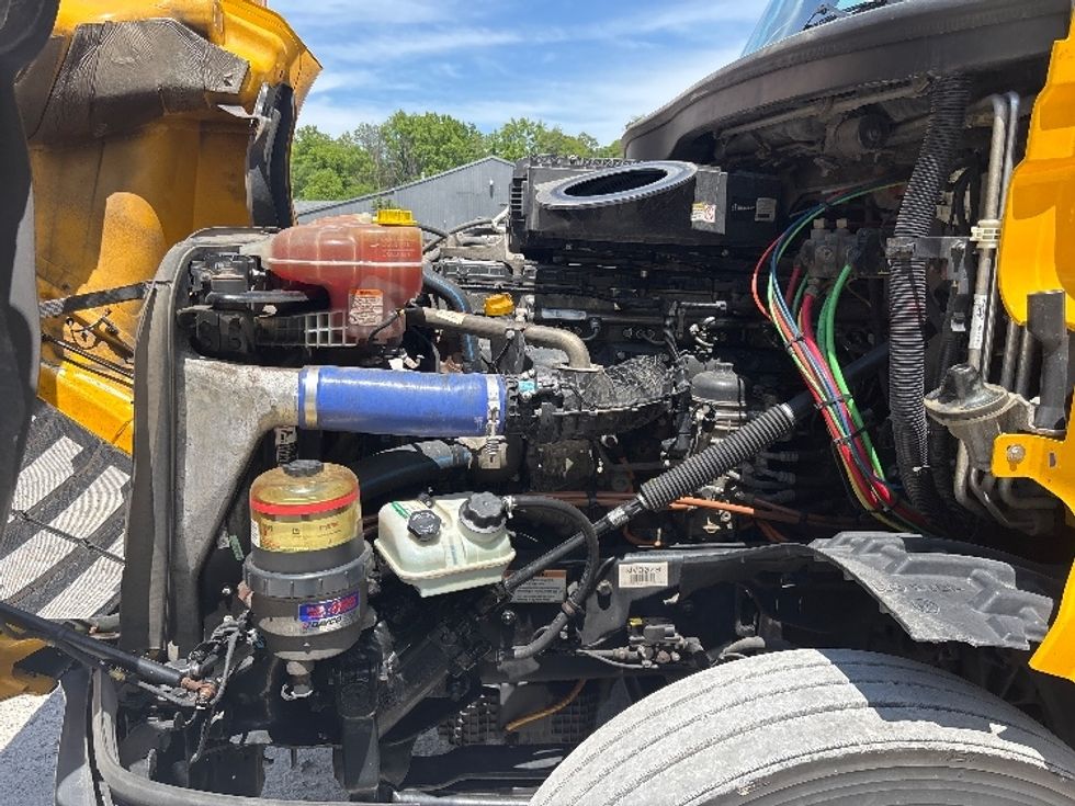 Sleeper Tractor-Heavy Duty Tractors-Freightliner-2022-T12664ST-Akron-OH-535,329\n\t\tmiles-$ 62,250 - Image 21