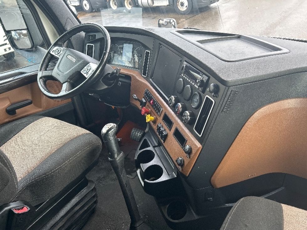 Sleeper Tractor-Heavy Duty Tractors-Freightliner-2022-T12664ST-Akron-OH-544,089\n\t\tmiles-$ 66,000 - Image 15