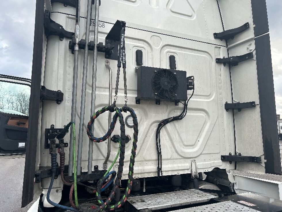 Sleeper Tractor-Heavy Duty Tractors-Freightliner-2022-T12664ST-Akron-OH-544,089\n\t\tmiles-$ 66,000 - Image 22