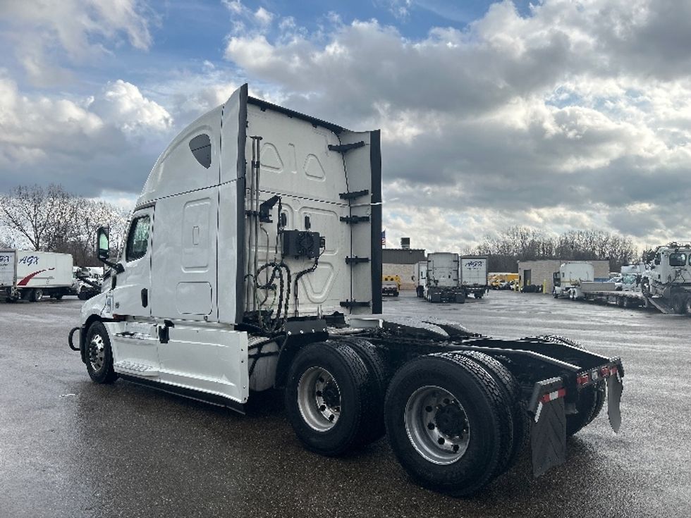 Sleeper Tractor-Heavy Duty Tractors-Freightliner-2022-T12664ST-Akron-OH-544,089\n\t\tmiles-$ 66,000 - Image 5
