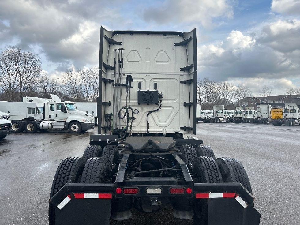 Sleeper Tractor-Heavy Duty Tractors-Freightliner-2022-T12664ST-Akron-OH-544,089\n\t\tmiles-$ 66,000 - Image 6