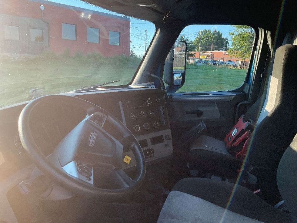 Sleeper Tractor-Heavy Duty Tractors-Freightliner-2022-T12664ST-Akron-OH-550,328\n\t\tmiles-$ 70,250 - Image 10