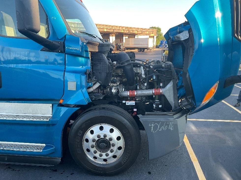 Sleeper Tractor-Heavy Duty Tractors-Freightliner-2022-T12664ST-Akron-OH-550,328\n\t\tmiles-$ 70,250 - Image 20