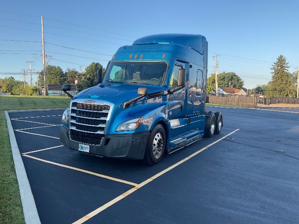Sleeper Tractor-Heavy Duty Tractors-Freightliner-2022-T12664ST-Akron-OH-550,328\n\t\tmiles-$ 70,250 - Image 3