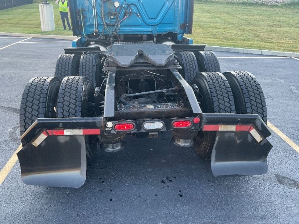 Sleeper Tractor-Heavy Duty Tractors-Freightliner-2022-T12664ST-Akron-OH-550,328\n\t\tmiles-$ 70,250 - Image 6